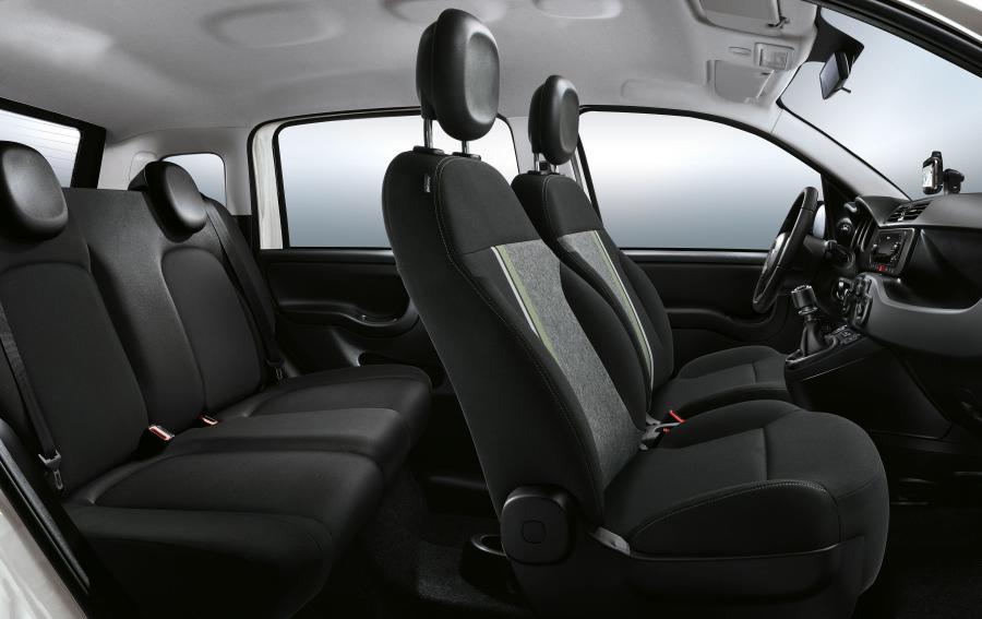 Интерьер Fiat Panda City Cross Waze (319) 2019 года  (фото 6 из 7)